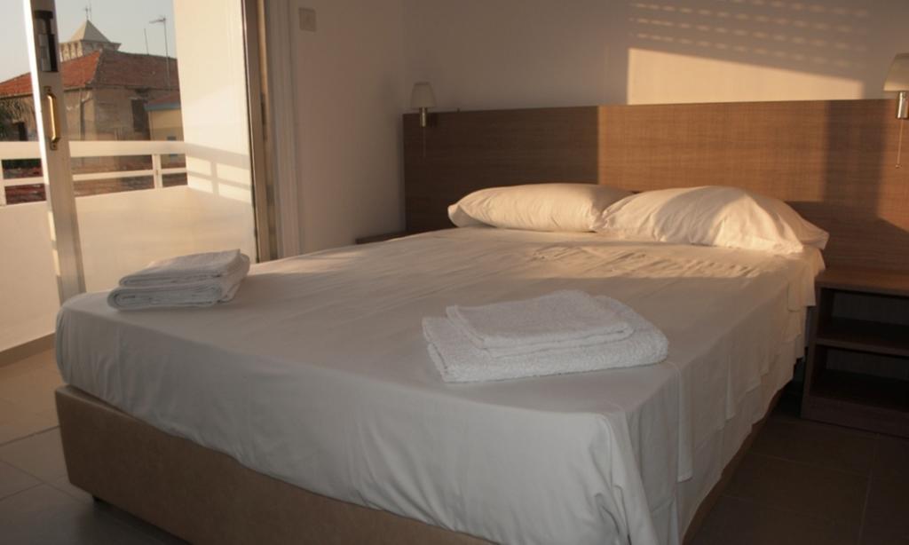 St. George Rent Rooms Larnaca Buitenkant foto