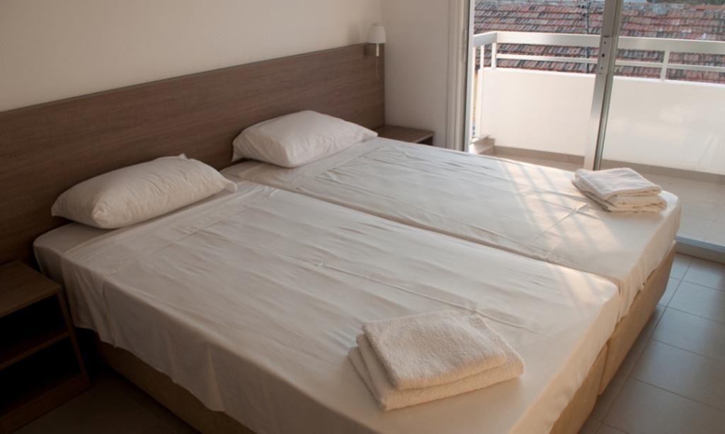 St. George Rent Rooms Larnaca Buitenkant foto