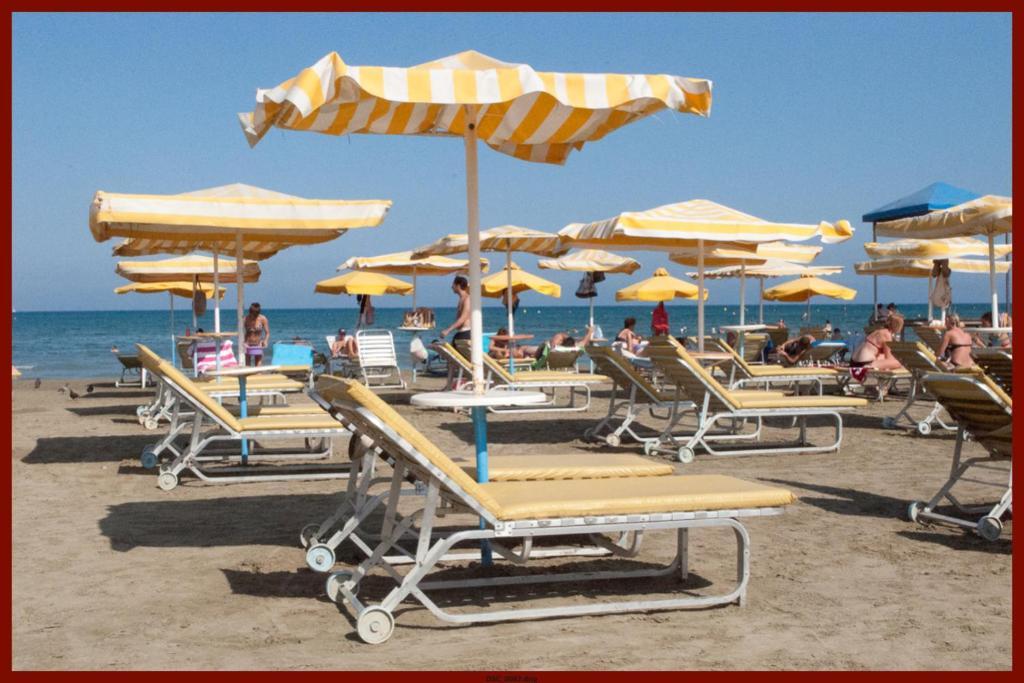 St. George Rent Rooms Larnaca Buitenkant foto